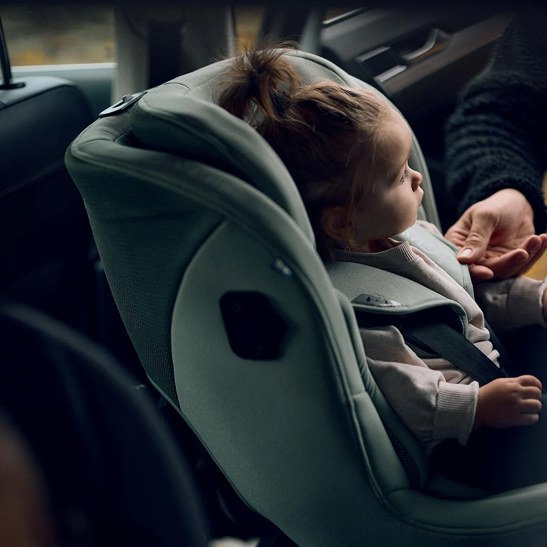 Axkid Minikid 4 Max Car Seat - Coastal Storm Black - Image 3
