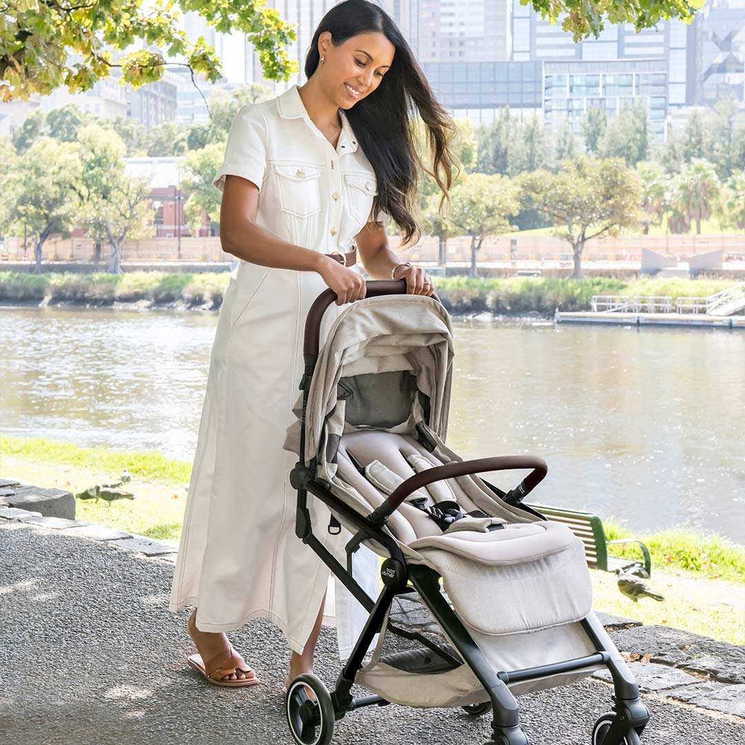 Britax Römer FLYLITE Compact Stroller - Carbon Black - Image 11