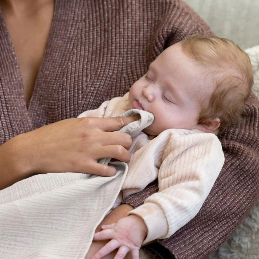 Doomoo Mom N Play Breastfeeding Cape - Almond - Image 3