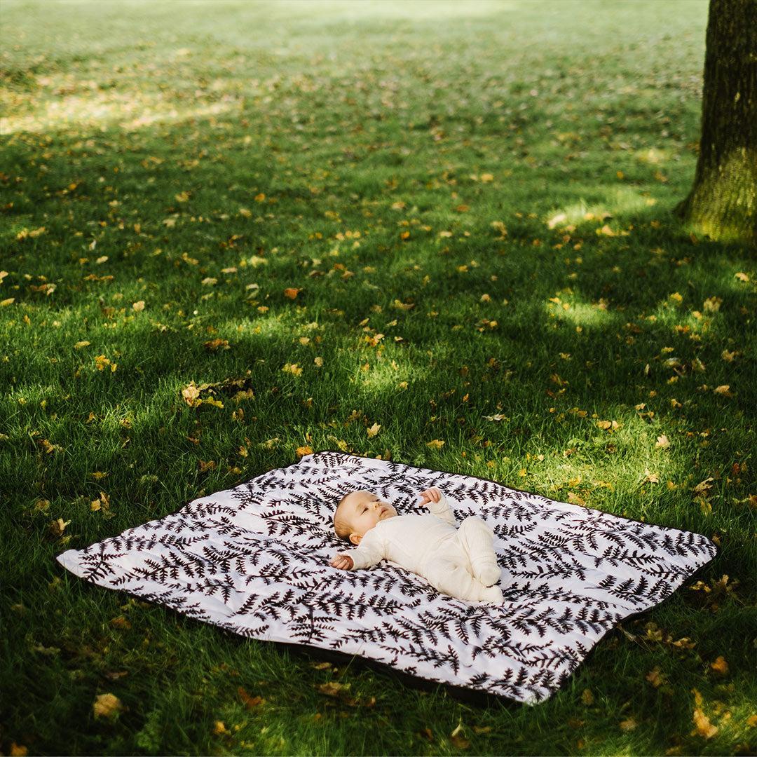 Etta Loves Outdoor Playmat - Black & White - Image 3