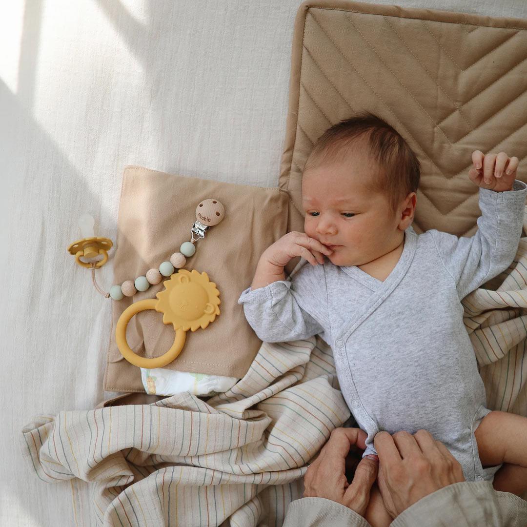Mushie Teether - Lion - Soft Yellow - Image 2