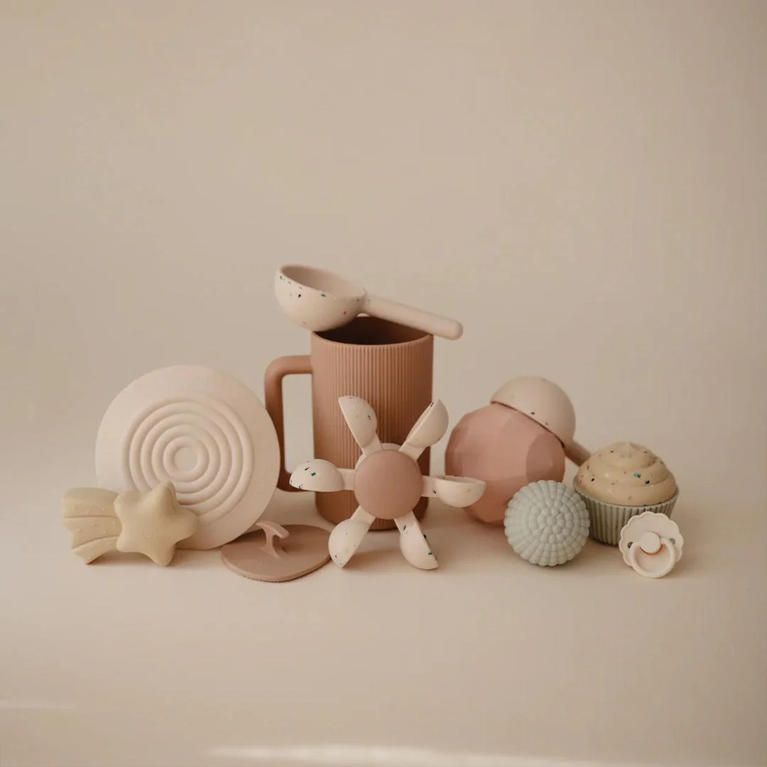Mushie Water Wheel Bath Play Set - Cream Speckle - Image 4