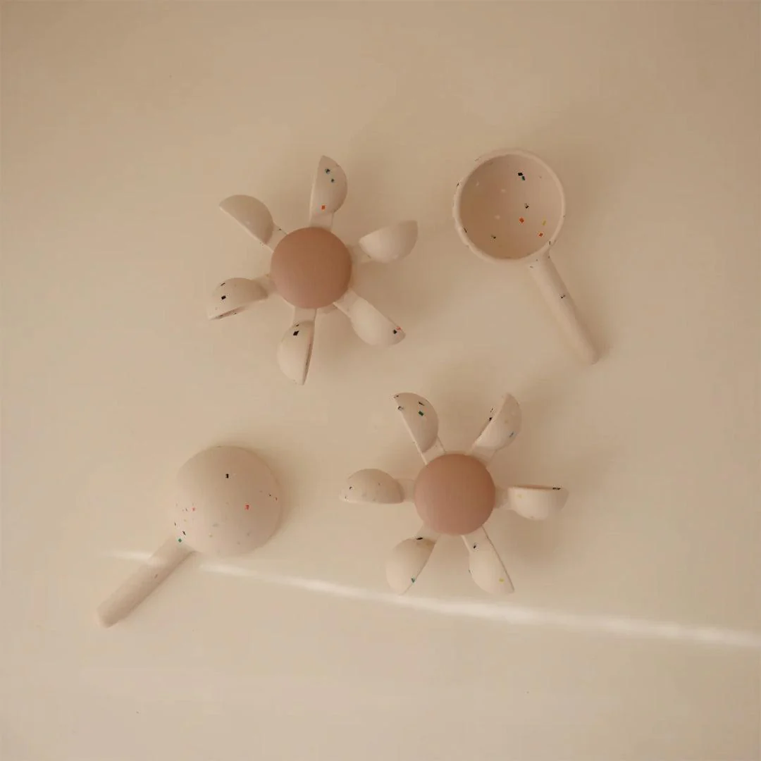 Mushie Water Wheel Bath Play Set - Cream Speckle - Image 7