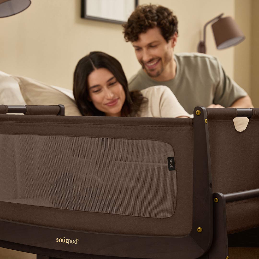 SnuzPod 5 Bedside Crib - Chocolate - Image 4