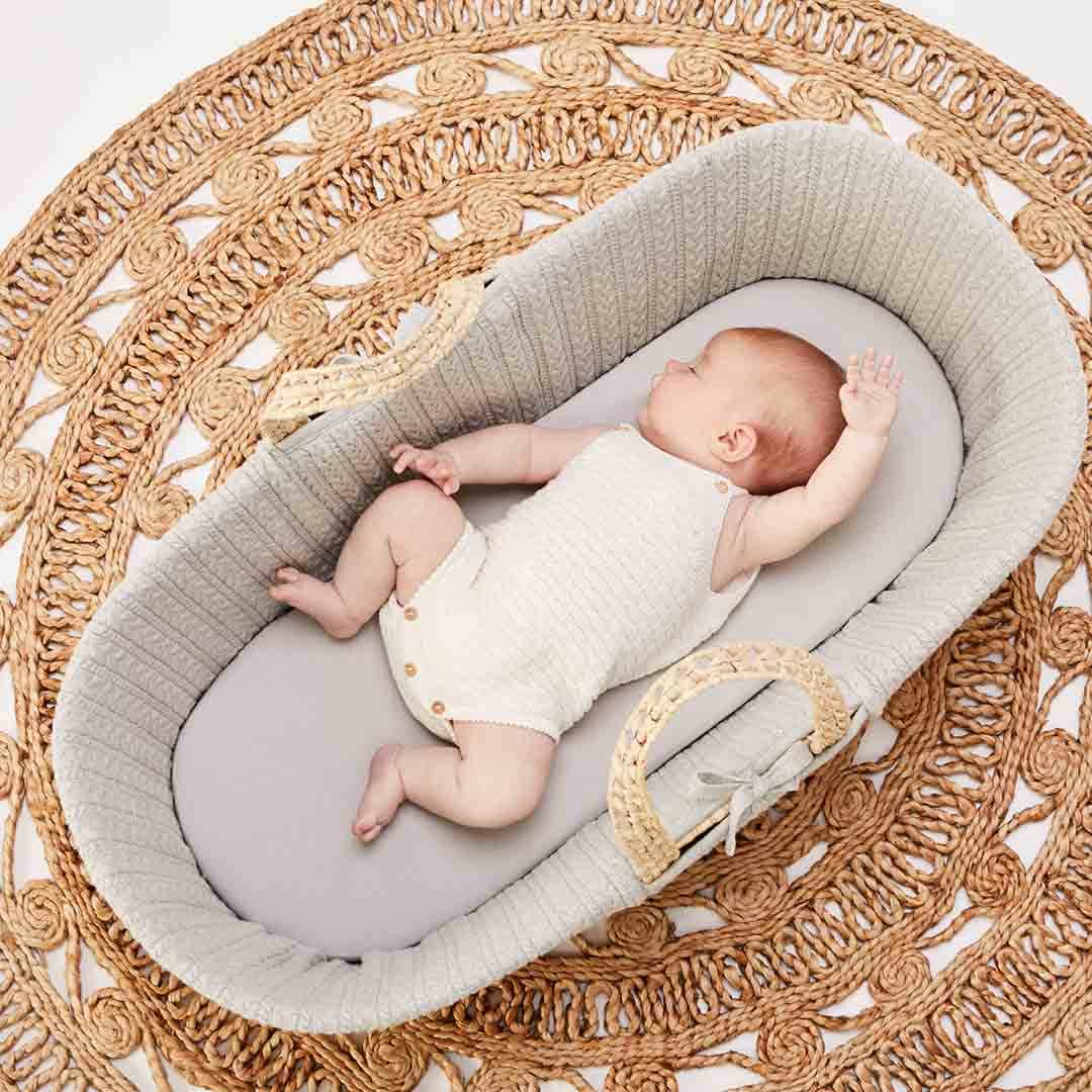The Little Green Sheep Organic Knitted Moses Basket + Rocking Stand - Image 2