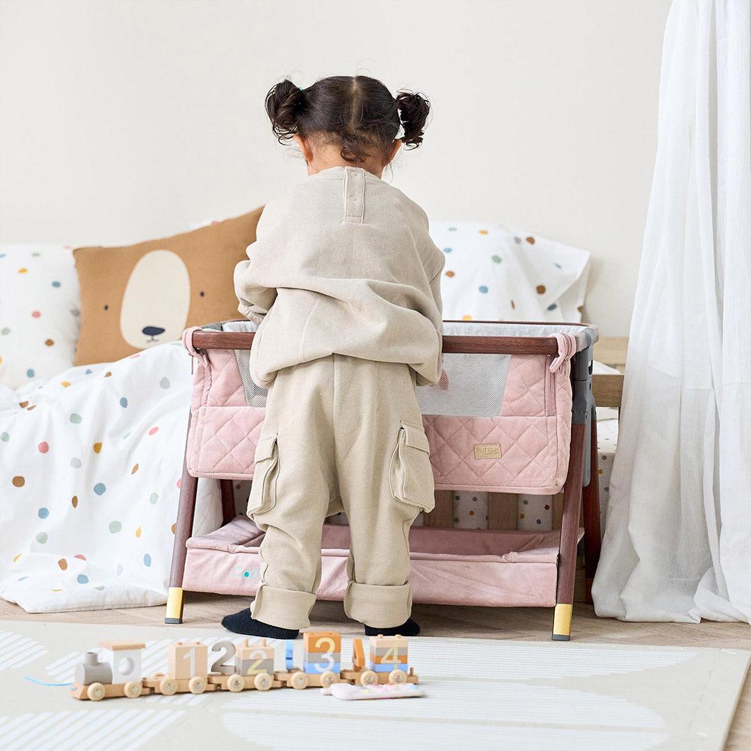 Tutti Bambini Cozee Luxe Mini Me Crib - Walnut/Blush - Image 4