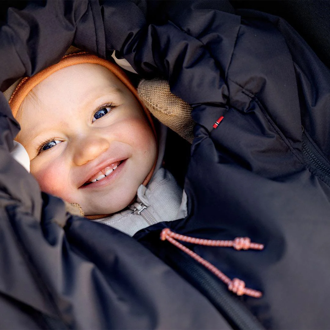 Voksi Adventure North Footmuff - Black - Seashell Sand - Image 3